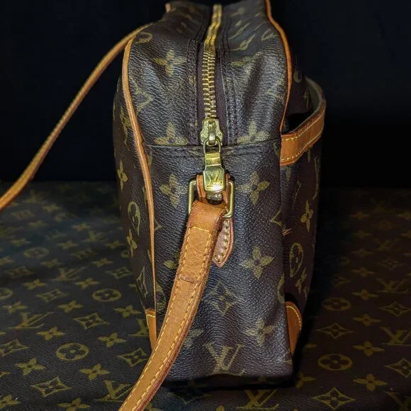 LOUIS VUITTON Trocadero 30 Monogram Canvas - Large Crossbody - Picture 7 of 16